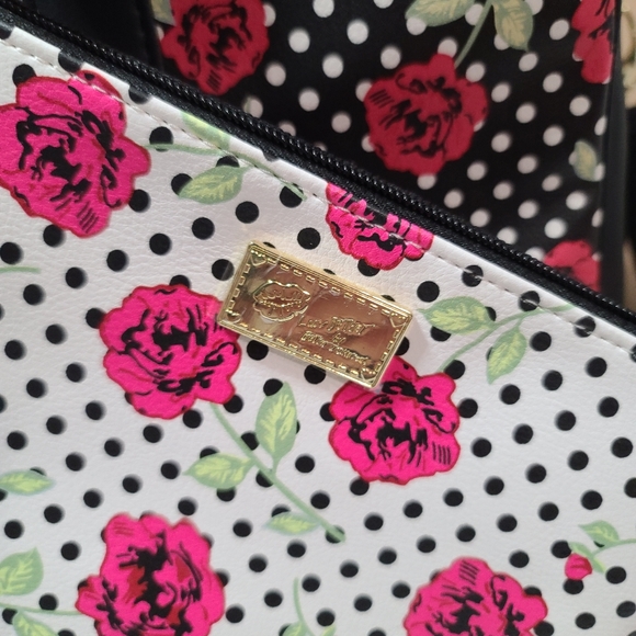 Betsey Johnson Weekender Luggage - Picture 12 of 13